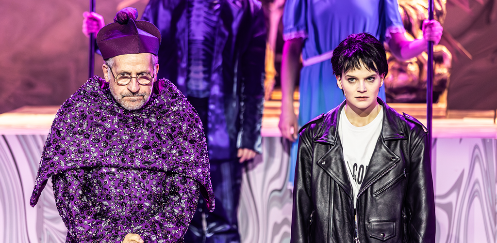 DIABEŁ I DZIEWCZYNA